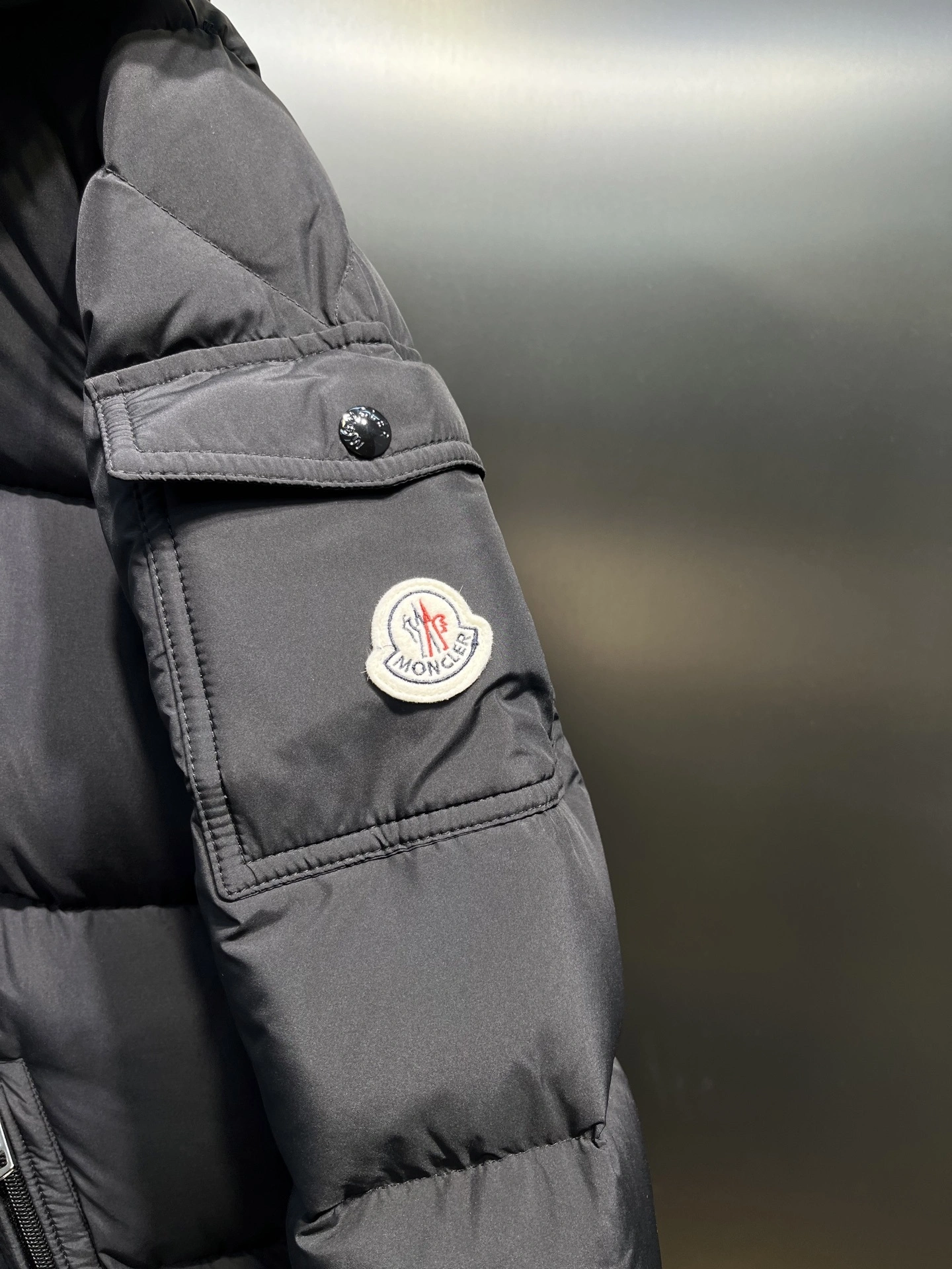 wg.luxury -- 7o9385r Moncler Hanoverian Down jacket item:E-F190I0702